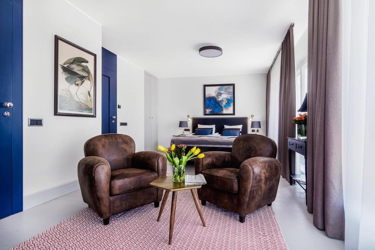 7th Floor & Apartment